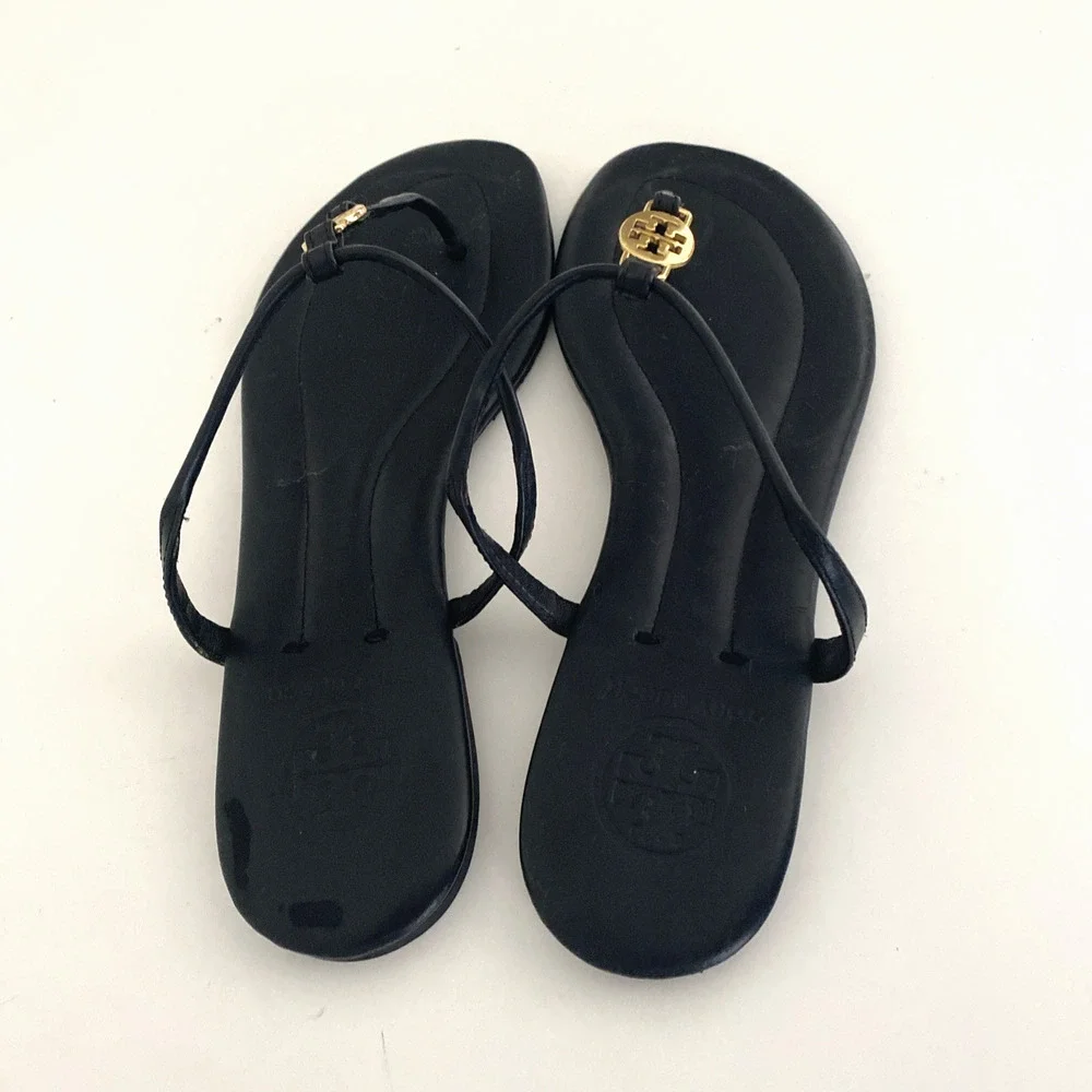TORY BURCH T Strap Sandal Black Leather Gold Logo Slip On Thong Toe 7.5